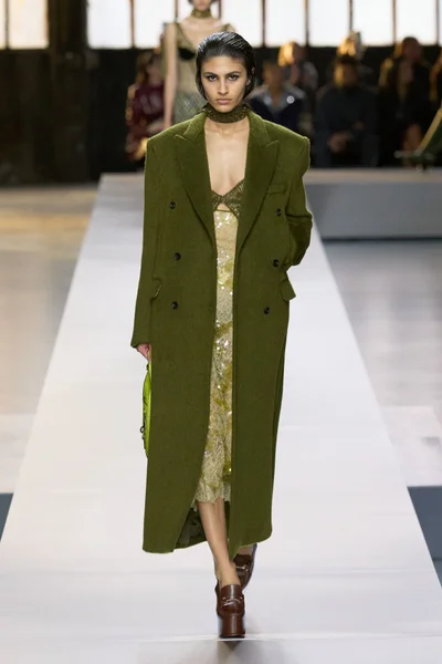 Look 14
